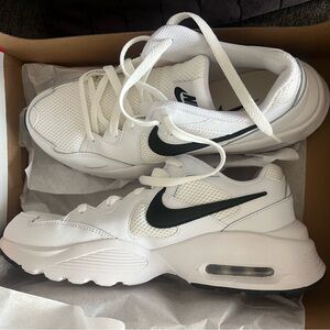 Nike Air Max Fusion in White and Black